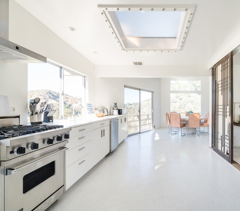Pindah dari Rumah Sederhana, Rami Malek Beli Properti di Hollywood Hills