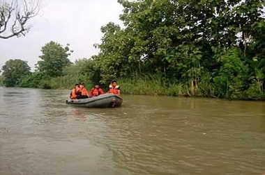 Di Sungai Brantas, Warga Biasa Mencuci Daging dan Jeroan Hewan Kurban