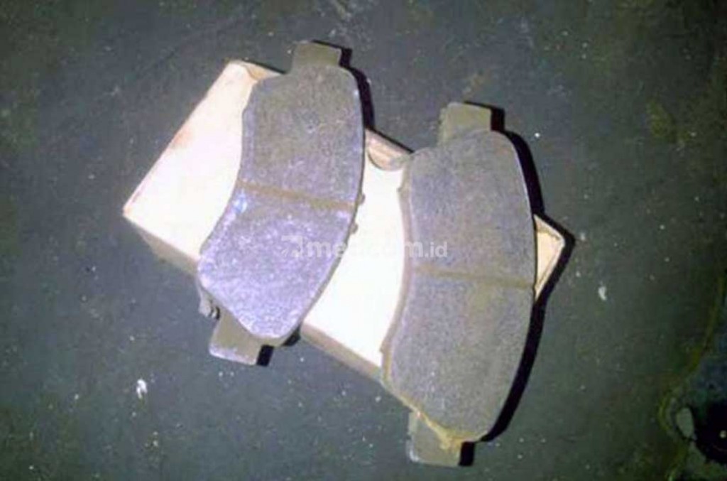 Seting Tuas Rem Parkir yang Terlalu Tinggi