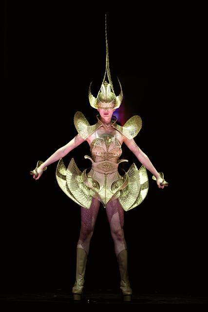 The Lady Warrior Karya Rinaldy Yunardi Raih Penghargaan WOW Awards