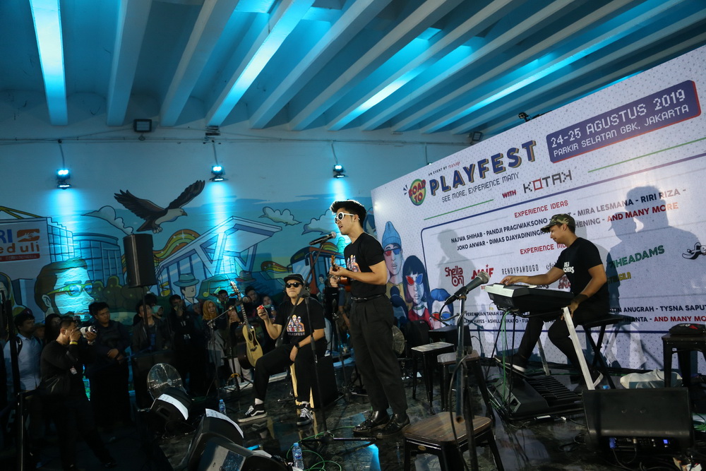 Aksi Kotak Konser di Terowongan Jalan Kendal