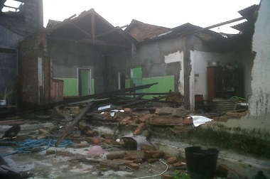 Bupati Jombang Bawa Alas Tidur untuk Korban Puting Beliung