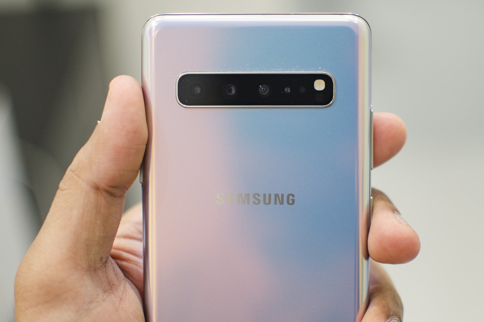 3 Smartphone dengan Kamera Belakang Terbaik
