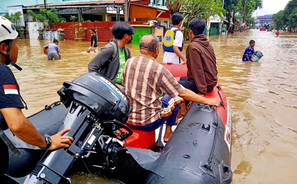 Komunitas Suzuki Tanggap Bencana Banjir Jakarta
