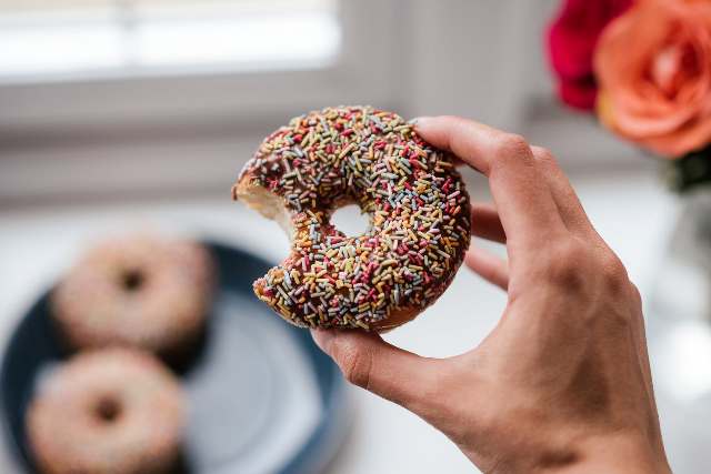 Cara membuat donat tidak sulit. Foto: Pexels