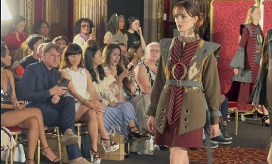 Harukareh, dari Meja Sekolah ke Fashion Week di Paris