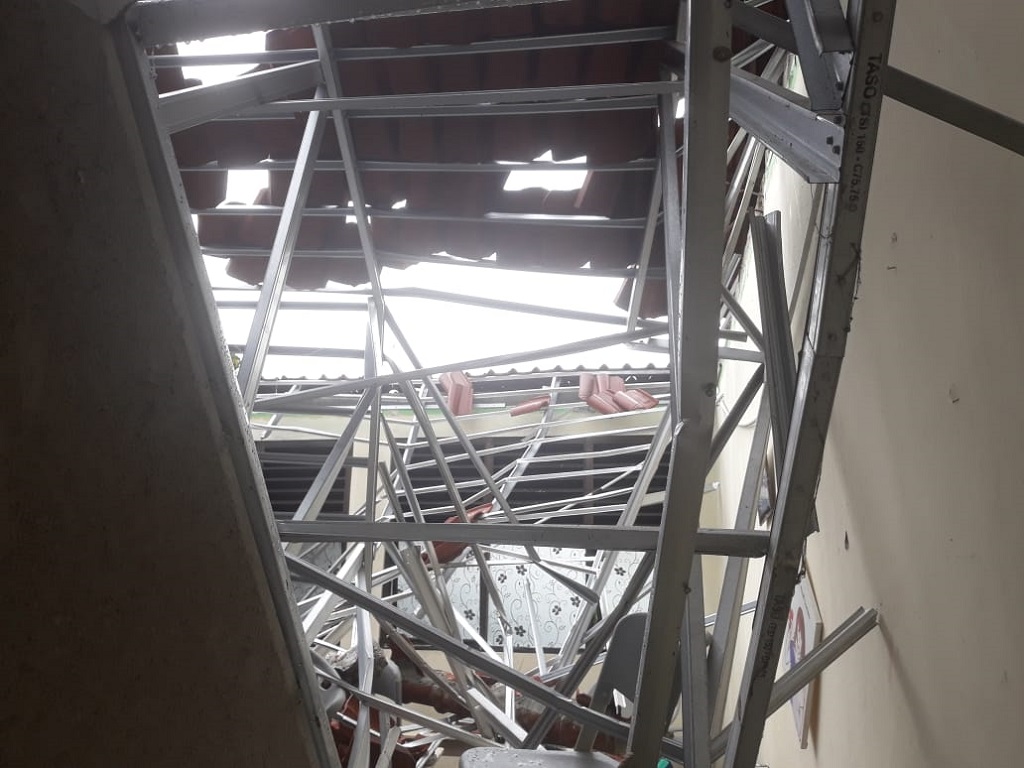 Atap Ruang Kelas SMKN 24 Jakarta Ambruk