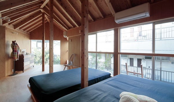 Tak Ada Pintu di Rumah <i>Nyempil</i> Ini