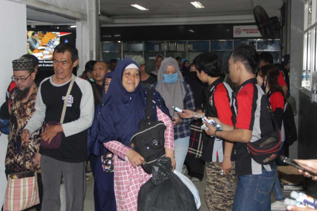 SSFC Bagikan Hand Sanitizer ke Warga Depok