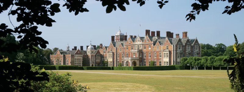 Enam Istana Mewah Milik Ratu Elizabeth