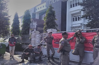 Aher: Atas Nama Negara, Pertahankan Lahan Disnak Jabar