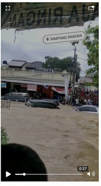 [Cek Fakta] Benarkah Video Banjir Seret Banyak Mobil Ini di Sampang Madura? Ini Faktanya