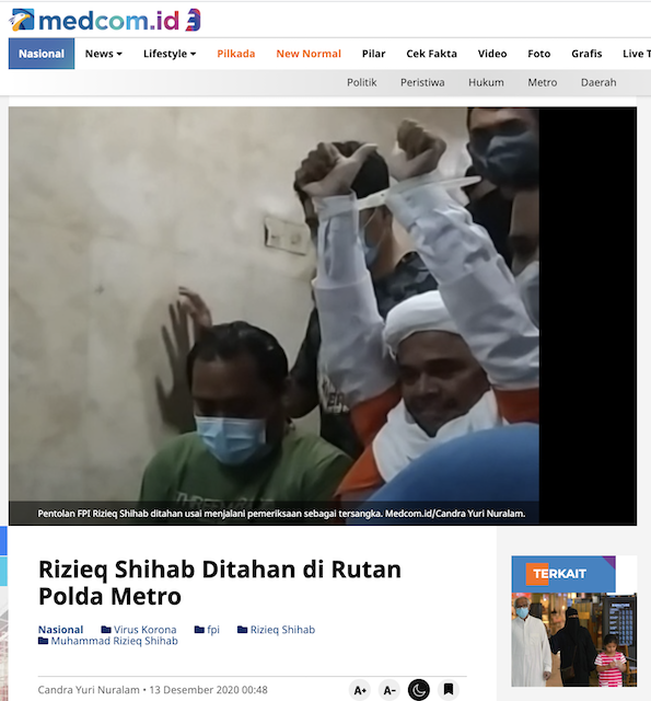 [Cek Fakta] Foto Penampakan Rizieq Gunakan Celana Pendek saat Digelandang Polisi? Cek Faktanya
