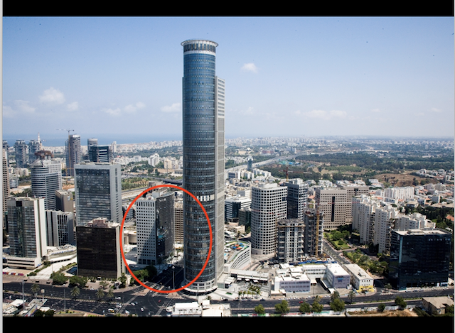 [Cek Fakta] Foto Gedung Tertinggi Israel Menara Moshe Aviv Dihantam Rudal HAMAS? Ini Faktanya