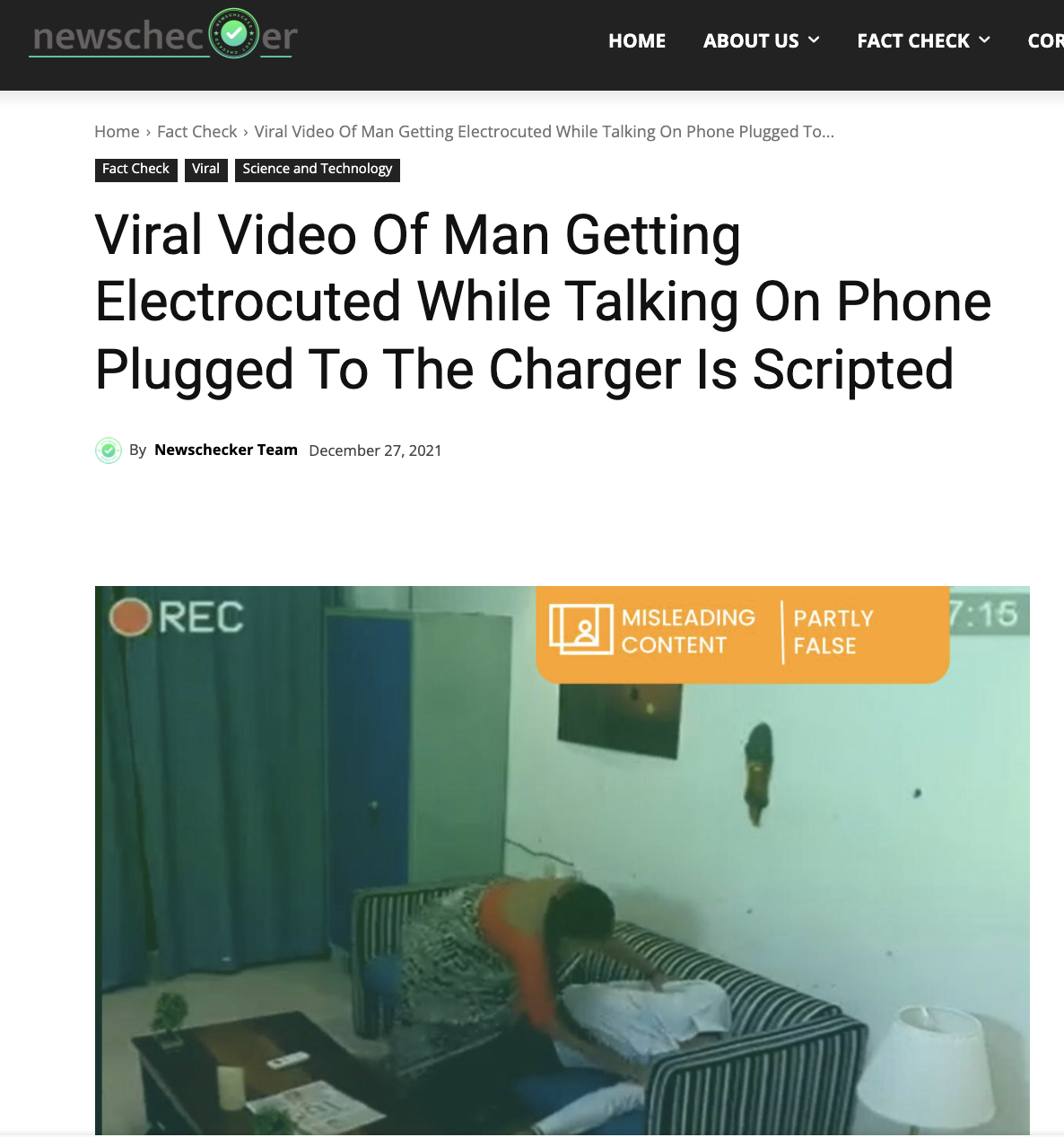 [Cek Fakta] Pria Ini Pingsan Tersengat Listrik karena Minum Air Sambil Menelepon Pakai Ponsel yang Sedang <i>Dicharge</i> ?