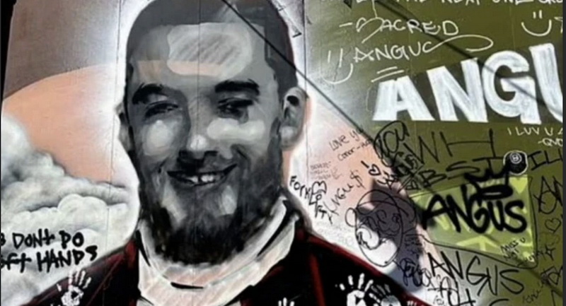 Zendaya Mengenang Mendiang Angus Cloud lewat Mural
