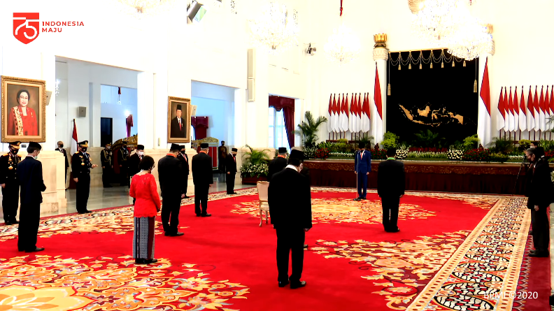 Saur Hutabarat, Dari Salah Jurusan Hingga Diganjar Bintang Jasa Nararya
