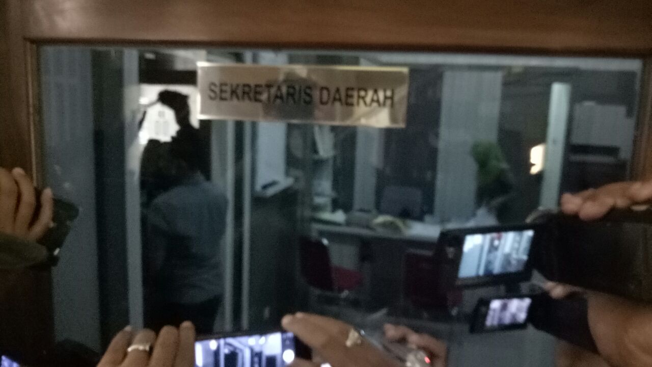 KPK Geledah Ruang Kerja Sekda Jombang