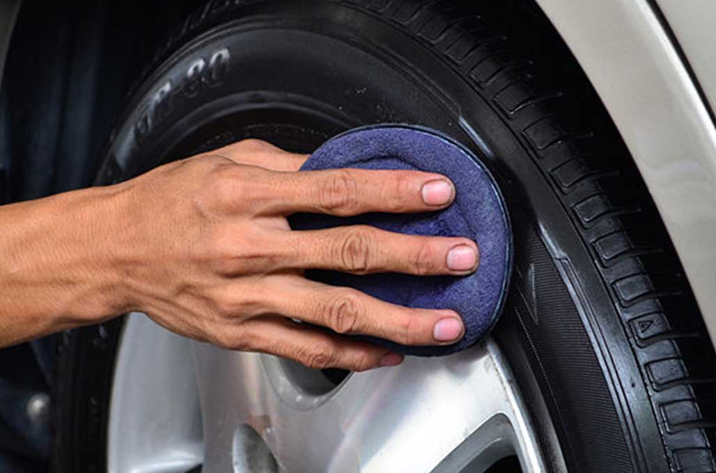 Pilih Semir Ban Mobil yang Bikin Awet Karet Ban