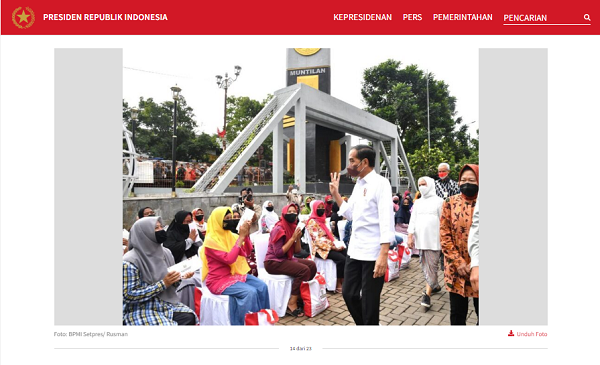 [Cek Fakta] Jokowi Rakus karena Tertangkap Kamera Tunjukkan Gestur 3 Jari? Ini Faktanya