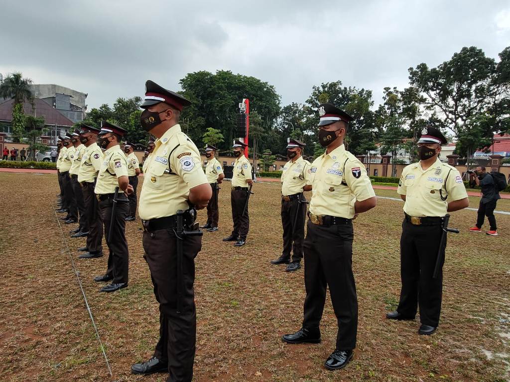 Transformasi Seragam Satpam di Indonesia: Putih-Biru, Cokelat hingga Krem yang Dinilai Mirip Polisi India