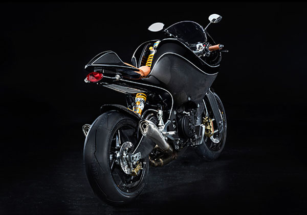 Gentleman Racer, Pakai Bodi Serat Karbon