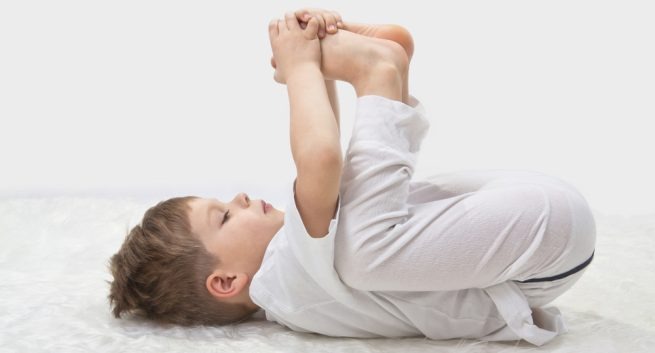 Enam Pose Yoga yang Aman dan Bermanfaat bagi Si Kecil