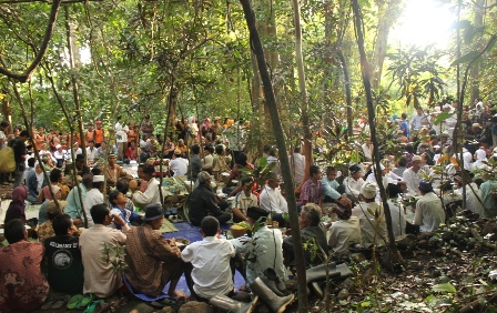 Mengenal Adat Ngasa di Pasarean Gedong