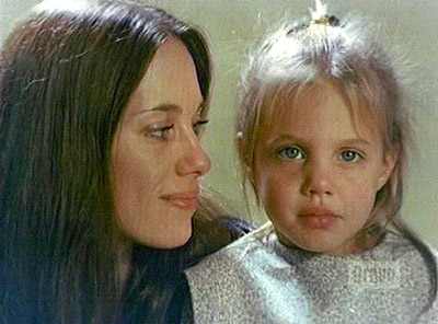 Cerita di Balik Operasi Pengangkatan Ovarium yang Dijalani Angelina Jolie