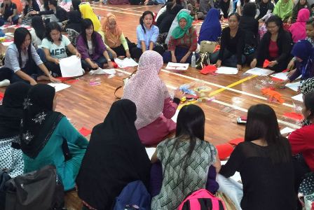Tingkatkan Mutu Ketenagakerjaan, TKI di Singapura Diberi Pelatihan Kerajinan Tangan