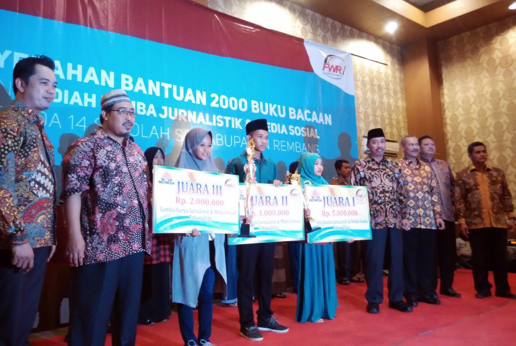 Semen Indonesia Sumbang 2 Ribu Buku Bacaan untuk 14 Sekolah di Kabupaten Rembang
