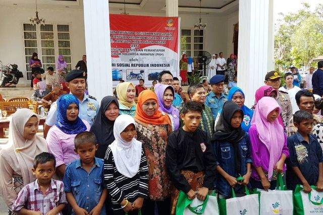 Menteri Sosial Serahkan Bantuan Rp180 Miliar untuk Gorontalo