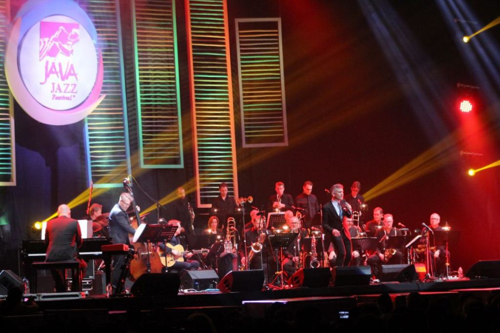 Curtis Stigers dan Danish Radio Big Band Semarakkan Hari Terakhir Java Jazz Festival 2018