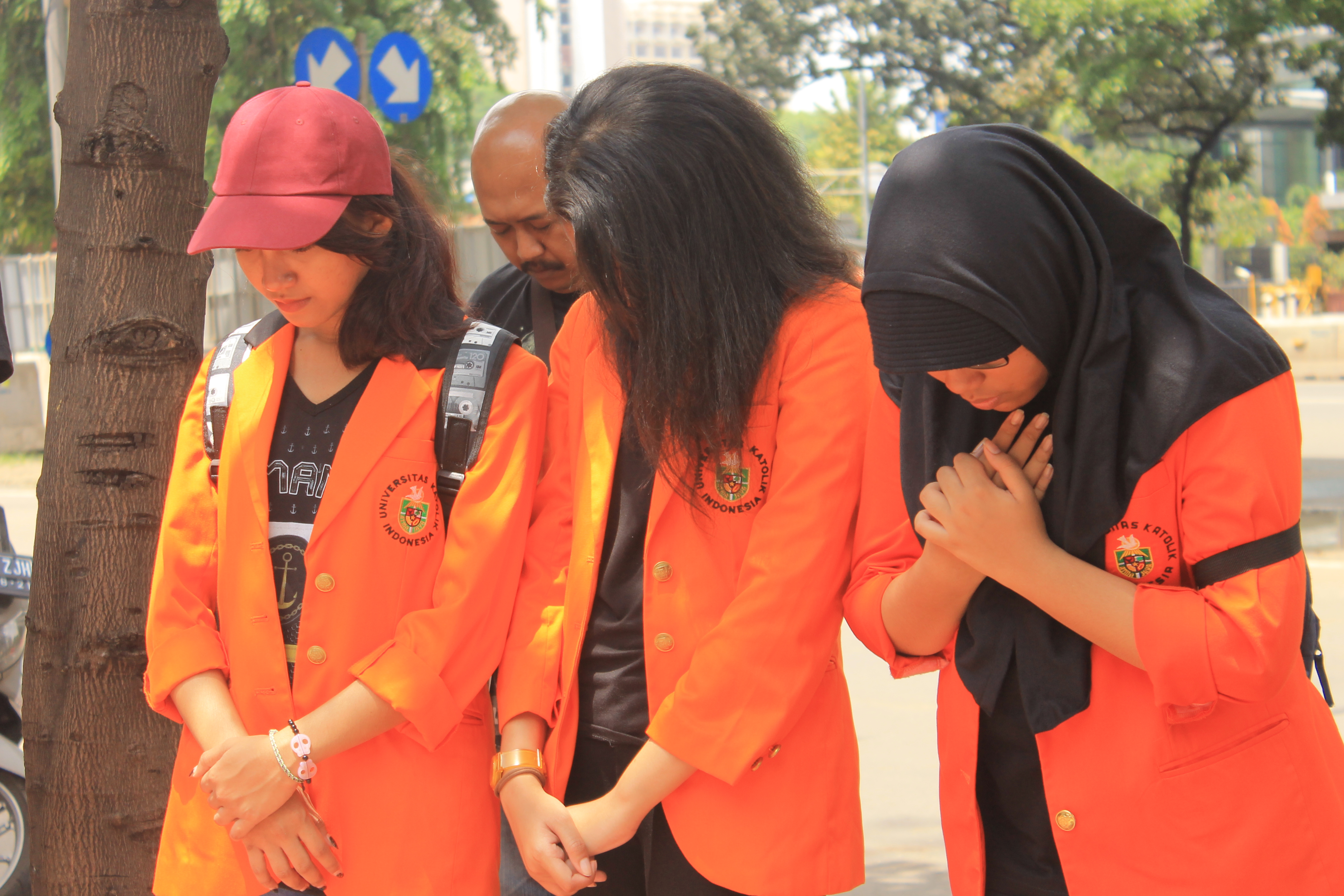 Mahasiswa dan Rumah Gerakan 98 Tabur Bunga Peringati Tragedi Semanggi