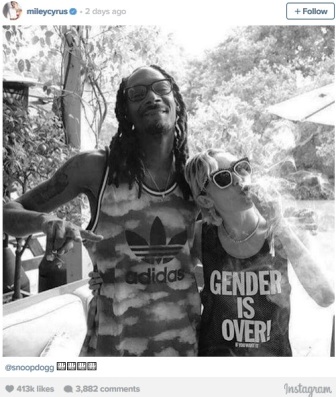 Miley Cyrus Pamer Foto Bareng Snoop Dogg