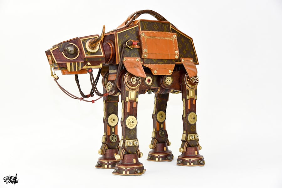 Seniman asal Indiana Buat Patung Star Wars dari Tas Louis Vuitton