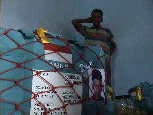 Menabung 31 Tahun, Penarik Getek Ini Naik Haji Bersama Istri