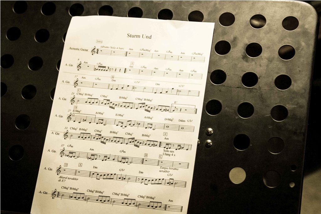 Mondo Gascaro, Menggali Identitas Musik Indonesiana