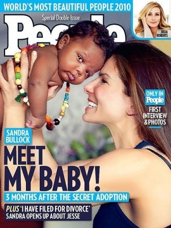 Sandra Bullock Ajak Anak Angkat Liburan ke Disneyland