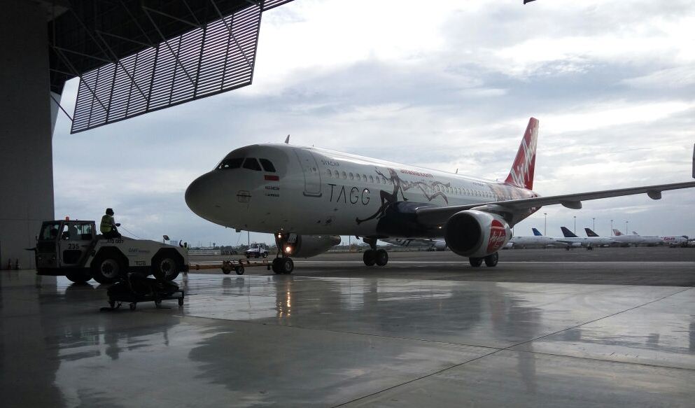 AirAsia Indonesia Gandeng SIXCAP Luncurkan Livery TAGG