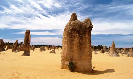 Menjelajahi The Pinnacles, Padang Pasir Purba Misterius di Perth