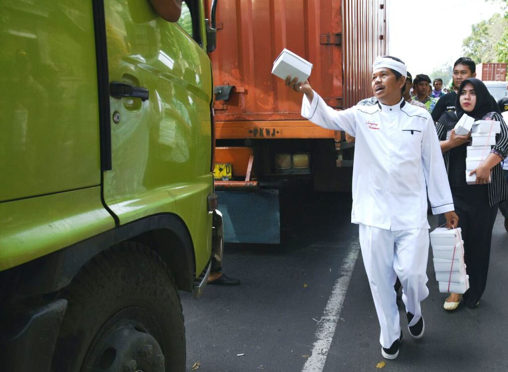Pemkab Purwakarta Bagikan 5 Ribu Makanan Setiap Hari