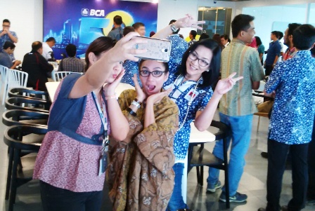 Meriahnya HUT BCA ke-59 dengan Batik Hoko!