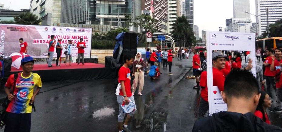 Menko PMK Sosialisasikan Gerakan Nasional Revolusi Mental di Car Free Day