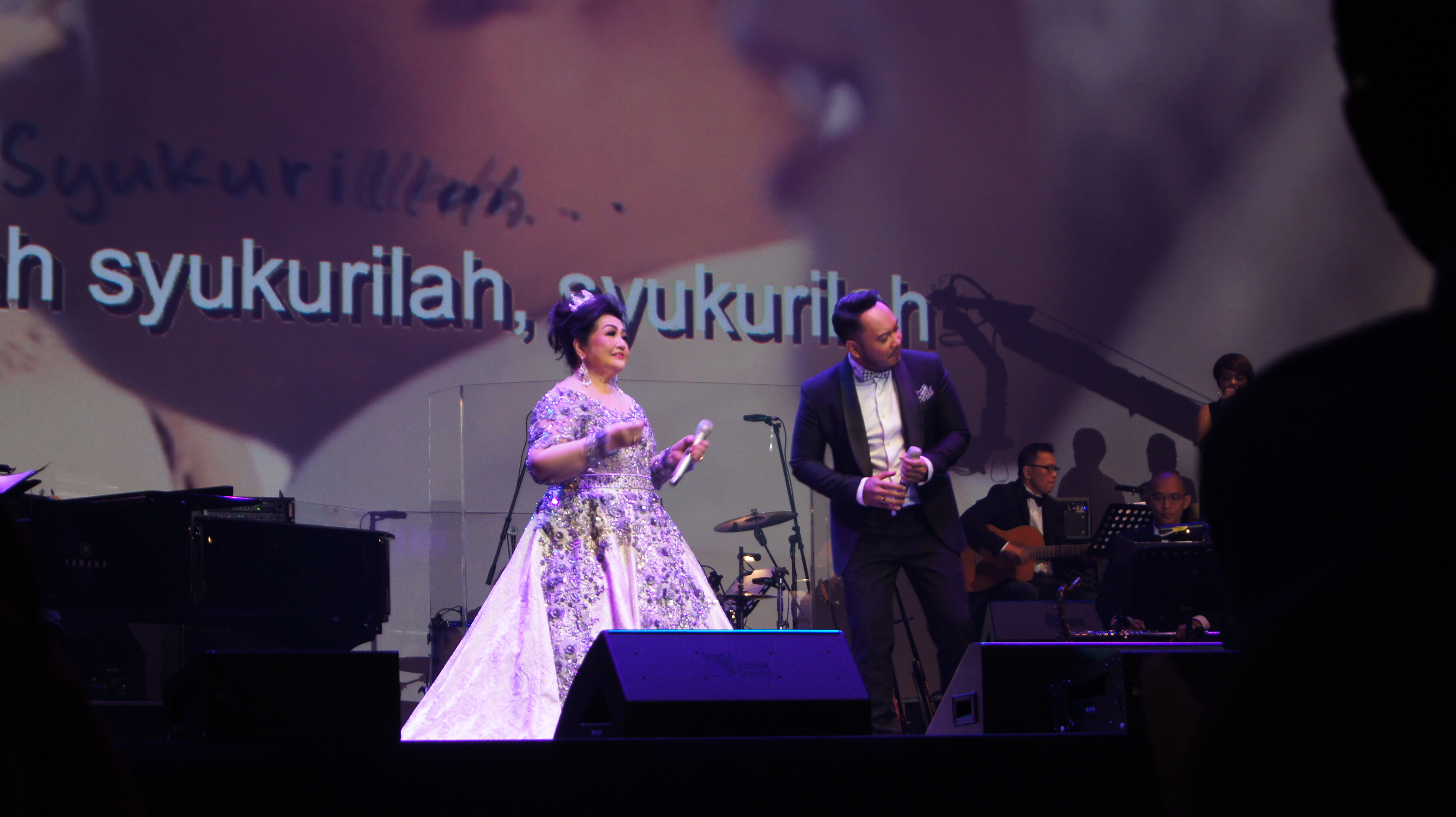 Kemeriahan Konser Ernie Djohan: 55 Tahun Berkarya untuk Bangsa