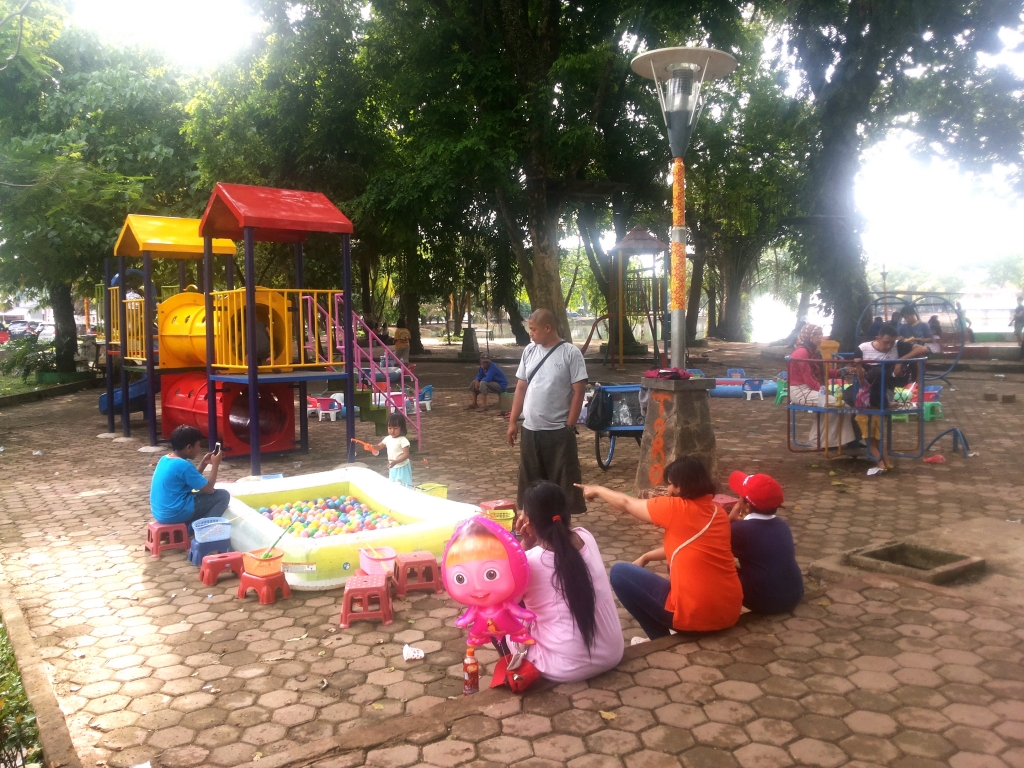 Pelesir ke Kambang Iwak di Palembang