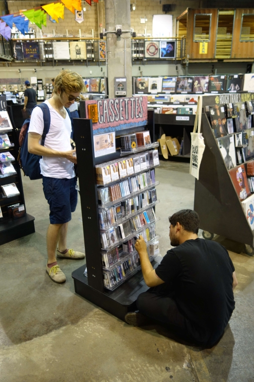 Oke Mana, Piringan Hitam, CD, Kaset atau MP3?