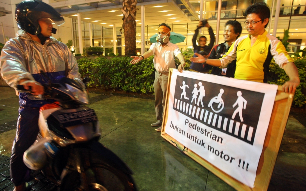 Seruan Kepada <i>Bikers</i> Agar Turun dari Trotoar