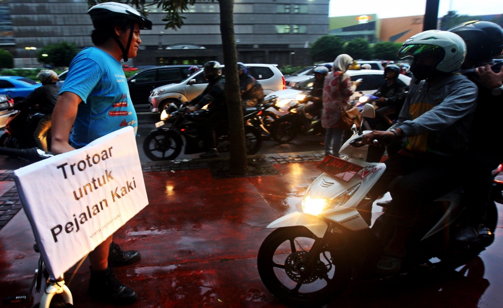 Seruan Kepada <i>Bikers</i> Agar Turun dari Trotoar