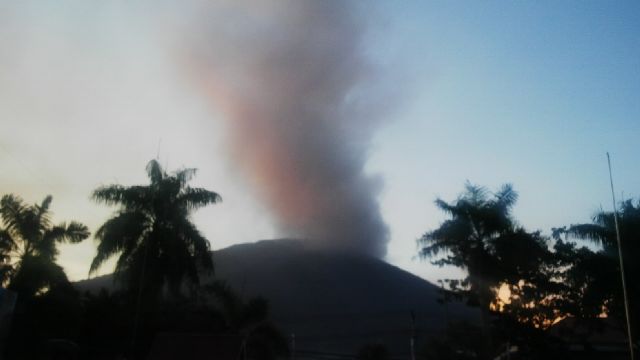 Giliran Selatan Ternate Diguyur Abu Vulkanik Gamalama